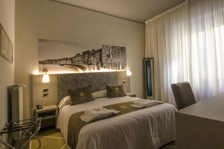Room 5 of 13