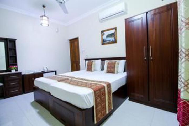Room 12 of 48
