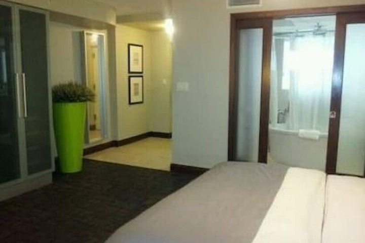 Room 6 of 36