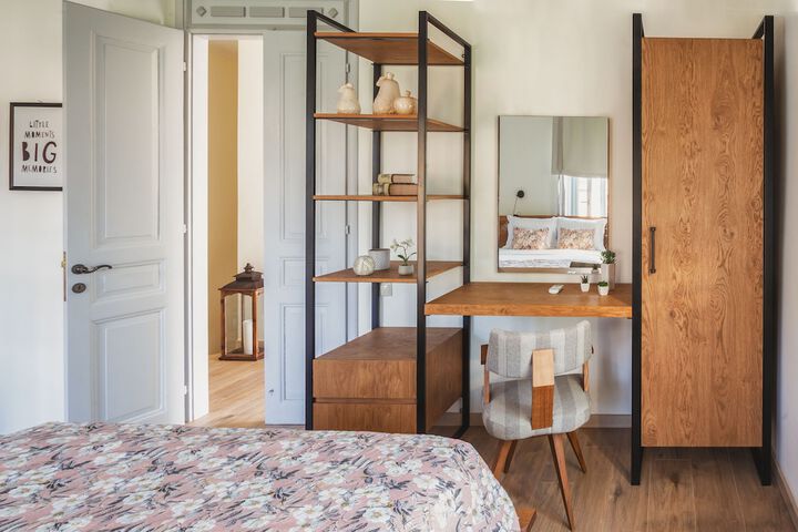 Room 33 of 183