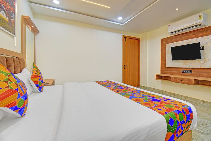 Room 15 of 32