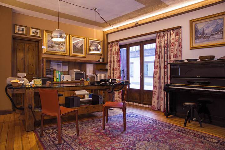 Hotel Interior 3 of 105