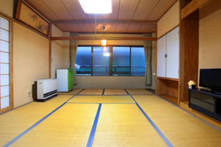 Room 14 of 33