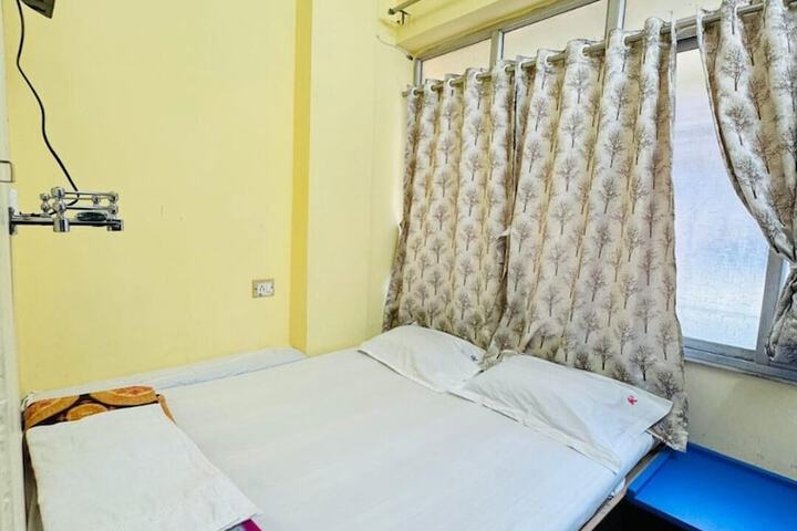 Room 8 of 28