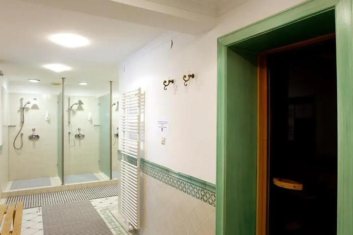 Room 15 of 15
