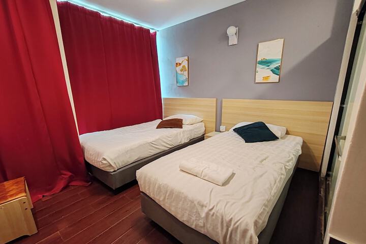 Room 21 of 48