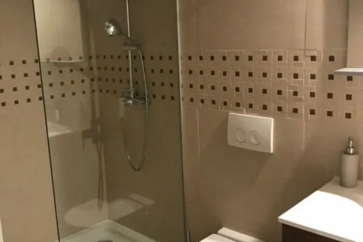Room 5 of 10