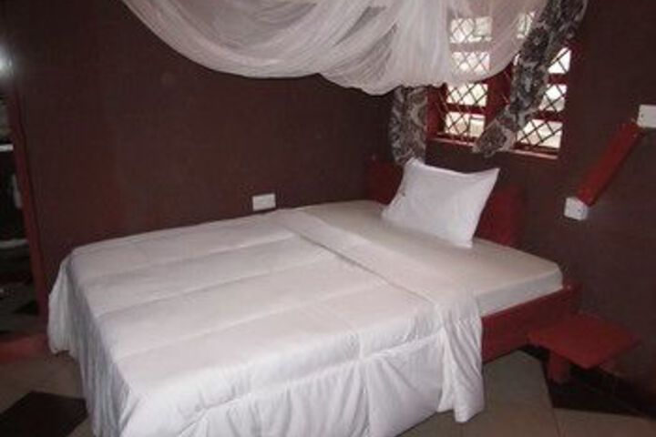 Room 12 of 19