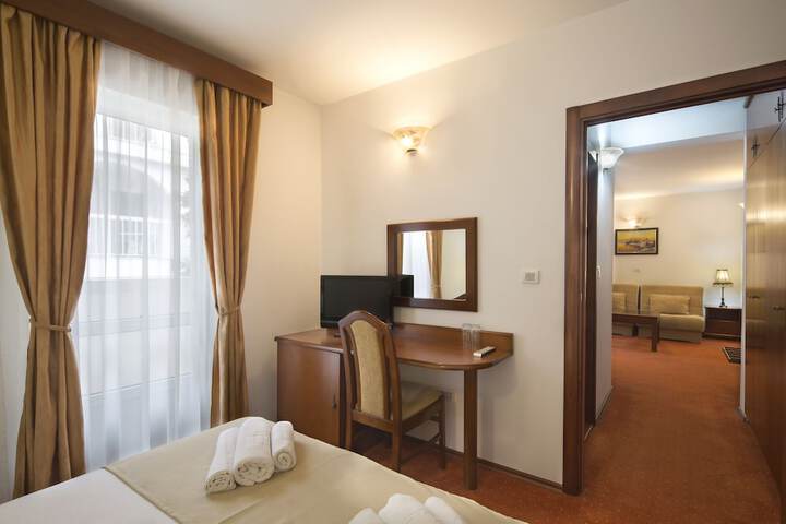 Room 42 of 95
