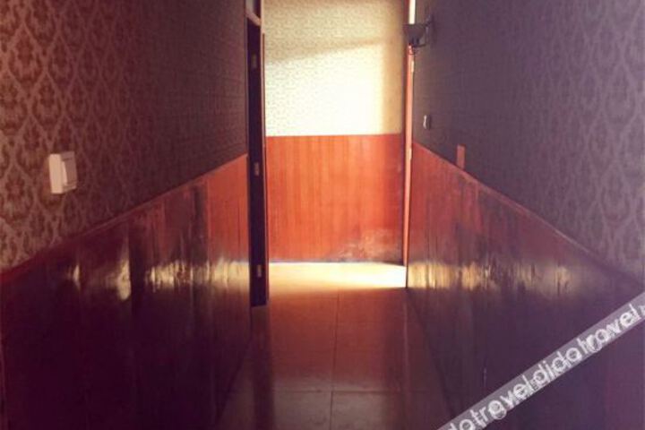 Jinan Xiangyun Hotel (Blue Shop in Caishi Town)