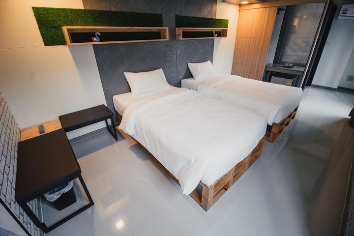 Room 4 of 17