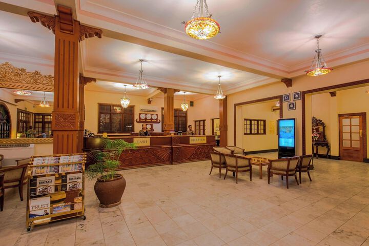 Entrance & Lobby