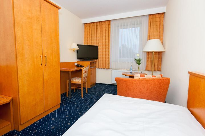 Room 15 of 44