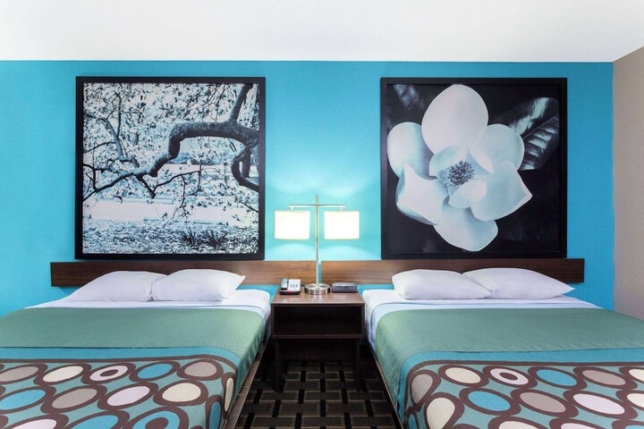 2 Queen Beds (1 of 4)
