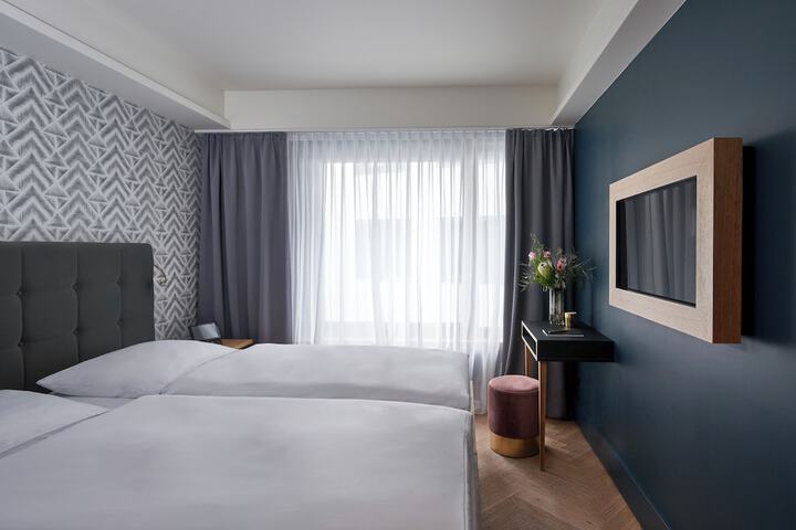 Room 4 of 30