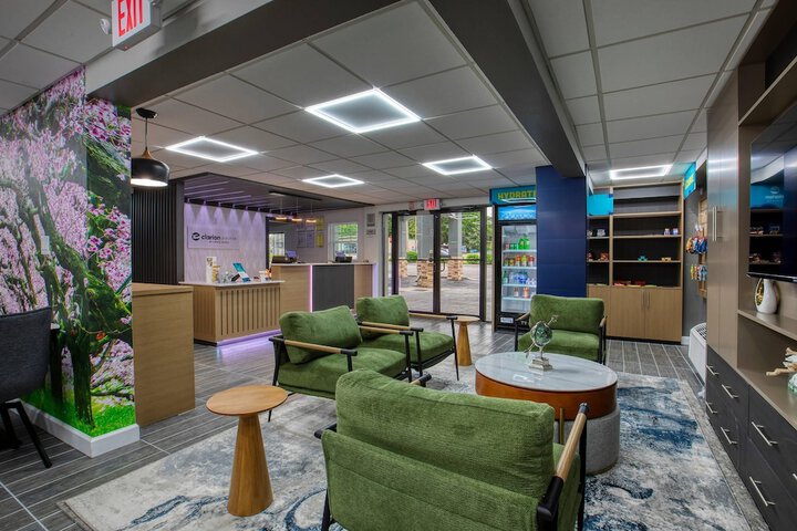 Entrance & Lobby