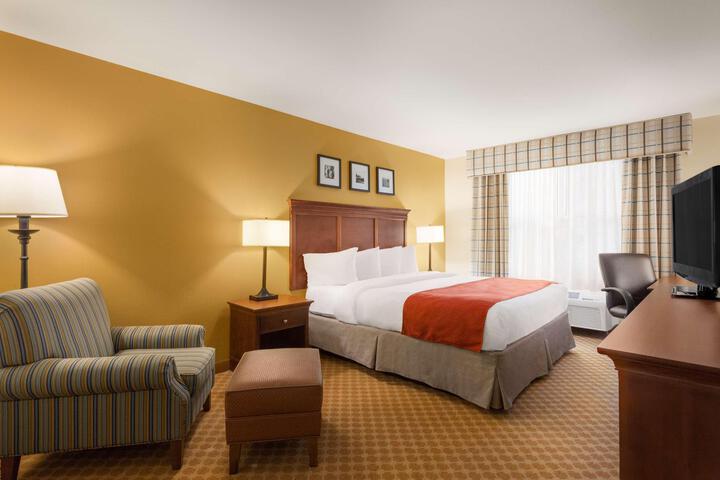 1 King Bed (1 of 3)