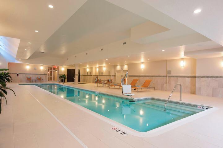 Pool Hotel