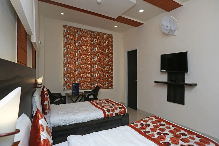 Room 4 of 15