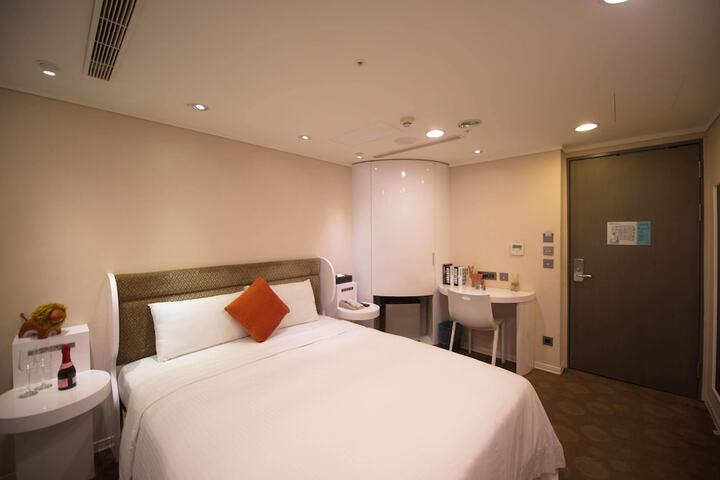 Room 21 of 61