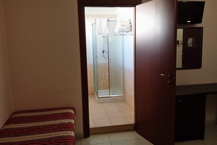Room 15 of 63