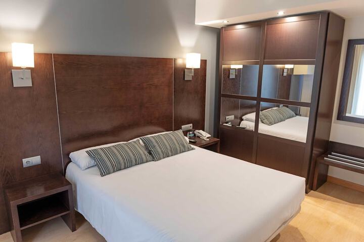 Room 9 of 50