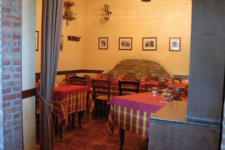 Dining 4 of 6