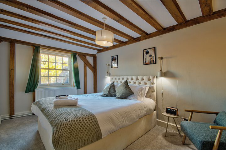 Room 5 of 10