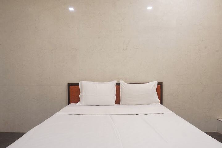 Room 6 of 25
