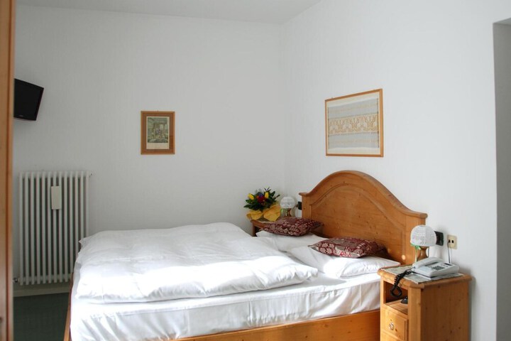 Room 16 of 125