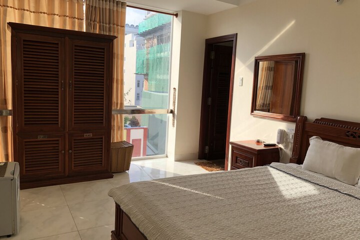 Room 12 of 25