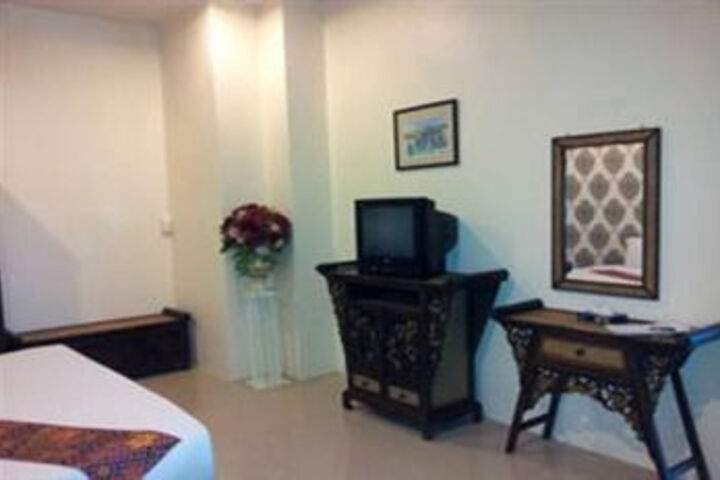 Room 5 of 14