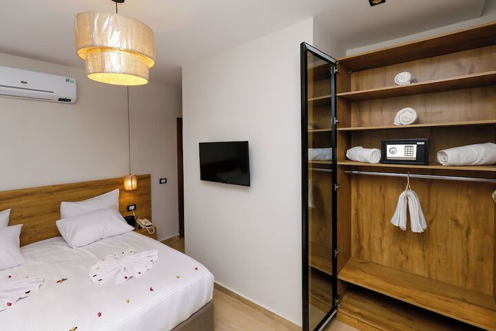 Room 72 of 150
