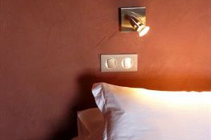 Room 17 of 40