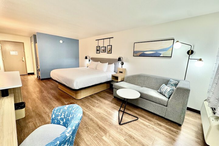 Room 6 of 42