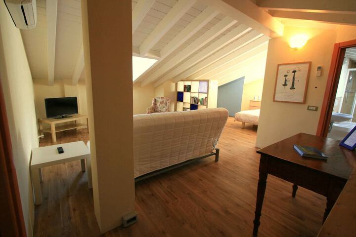 Room 21 of 32