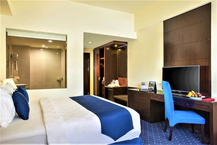 Room 30 of 82