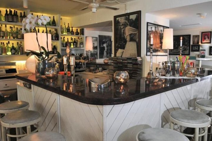 Dining 8 of 14