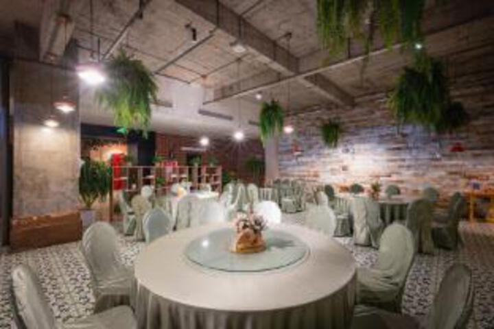 Dining 16 of 23