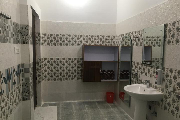 Room 18 of 29