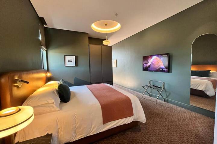 Room 10 of 77