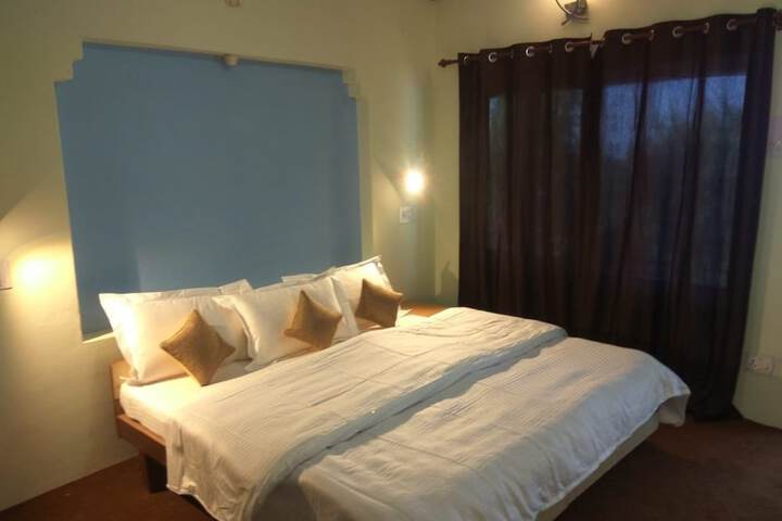 Room 3 of 32