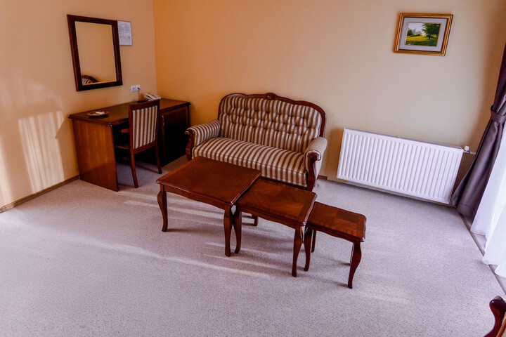 Room 5 of 48