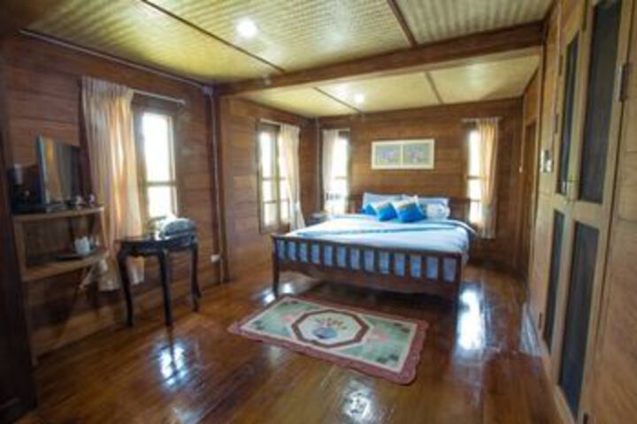 Room 7 of 18