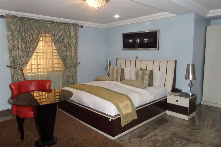 Room 12 of 24