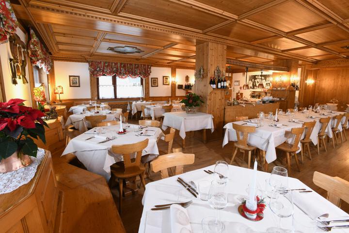 Dining 1 of 41