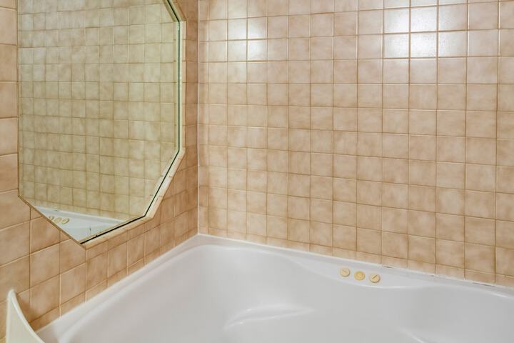 Jetted tub