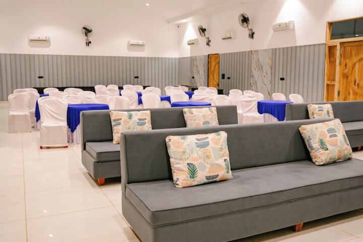Ballroom/Hall 98 of 126