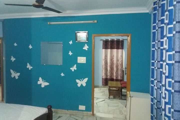 Room 6 of 11