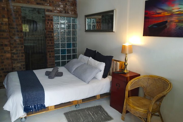 Room 2 of 16